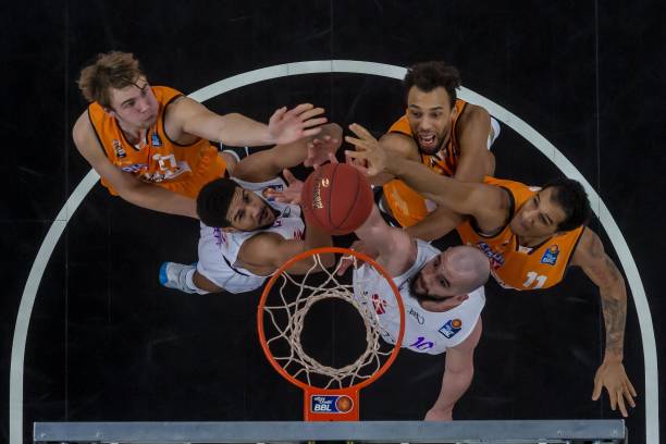 一场几乎完 一场几乎完