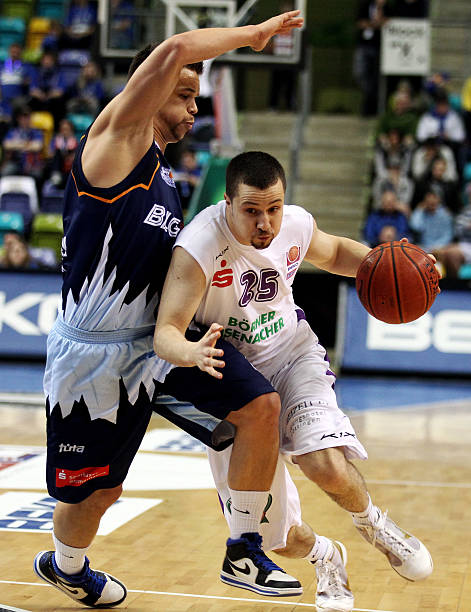 上撕开了一 上撕开了一